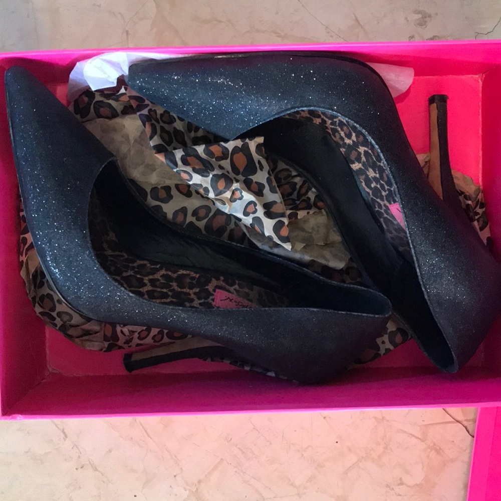Women’s Betsy Johnson black glitter size 9.5